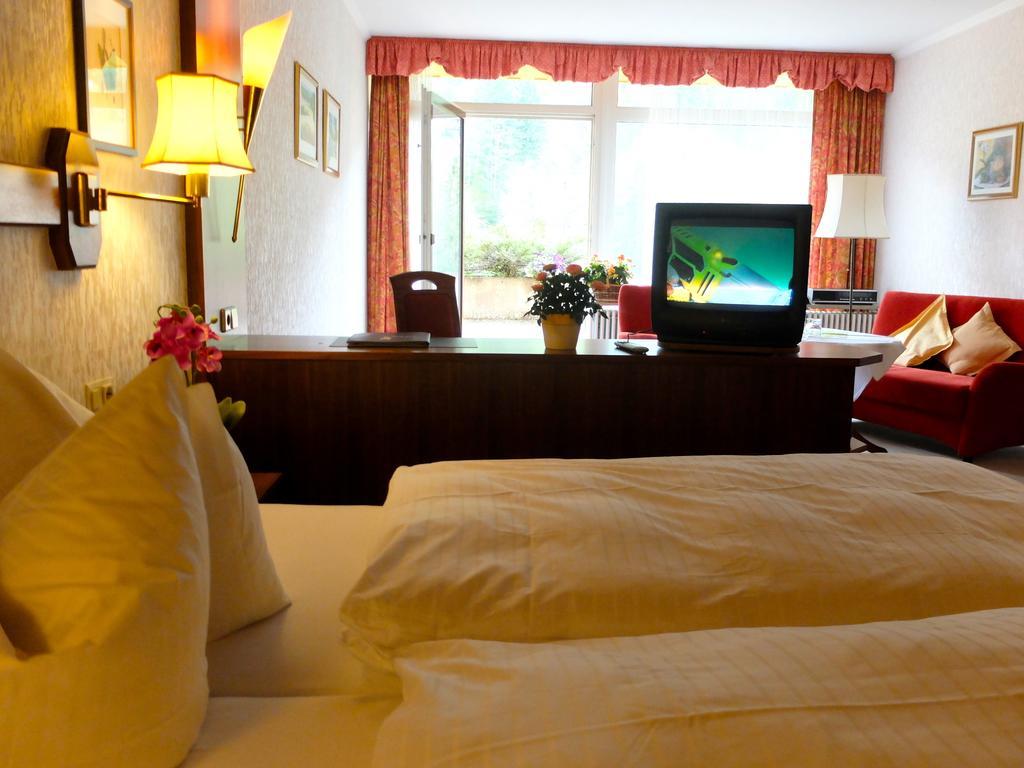 Hotel Valsana Am Kurpark Bad Wildbad Quarto foto